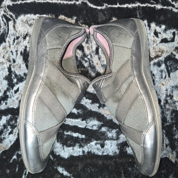 Ecco Loafer Slip On Strappy Stretchy Flats Sz 38 (8/8.5)  Black On Black - Picture 3 of 4